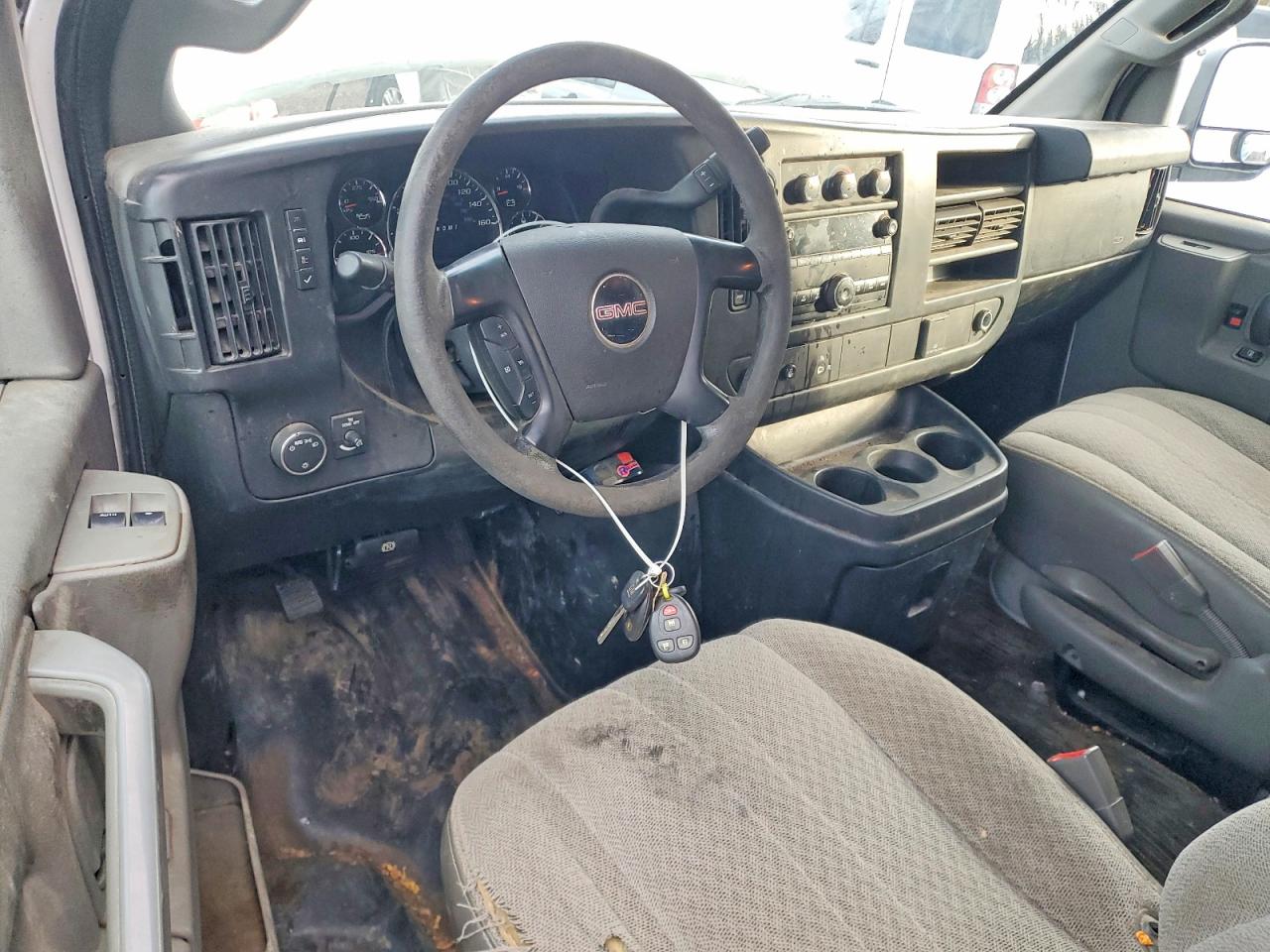 2016 GMC SAVANA G2500 photo 15