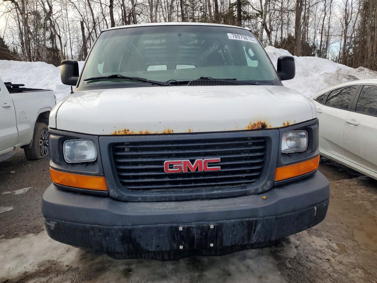 2016 GMC SAVANA G2500 photo 9