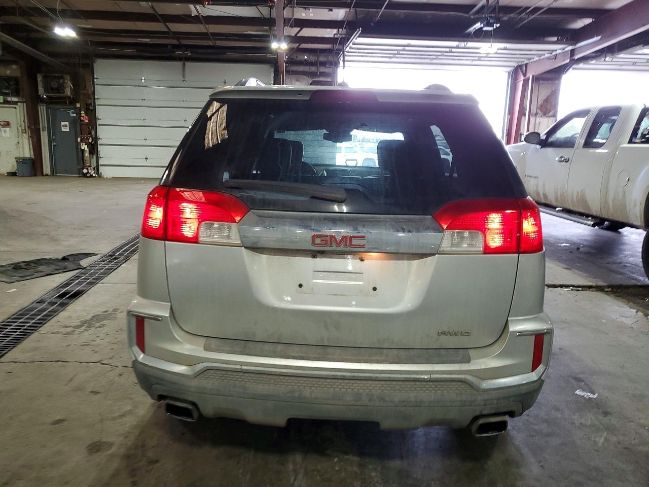 2017 GMC TERRAIN SLT photo 11