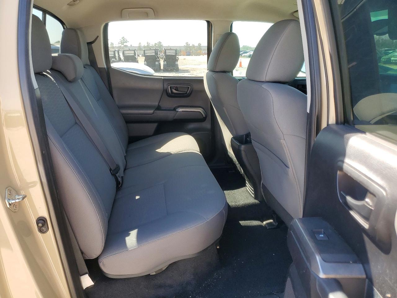 2019 TOYOTA TACOMA SR5 V6 photo 19