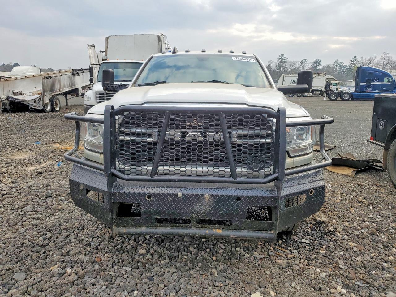 2022 RAM 3500 photo 9