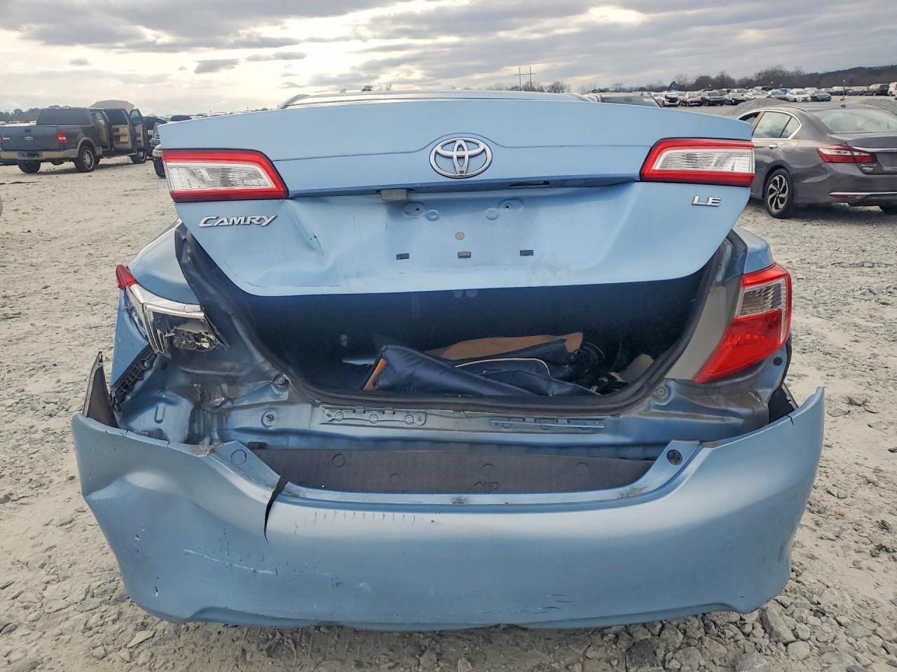 2013 TOYOTA CAMRY LE photo 6