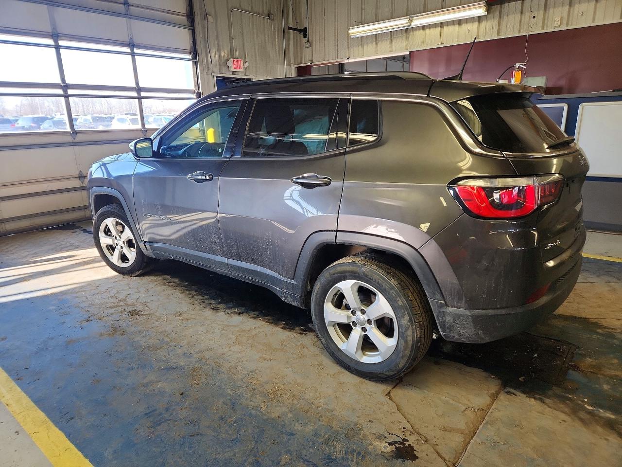 2017 JEEP COMPASS LATITUDE photo 2