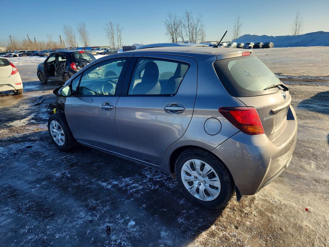 2015 TOYOTA YARIS 5-DOOR L photo 2