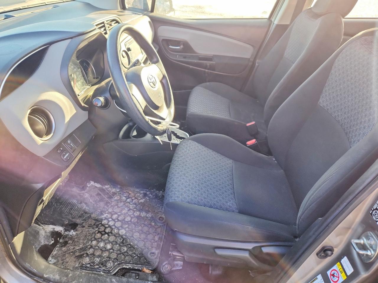 2015 TOYOTA YARIS 5-DOOR L photo 7