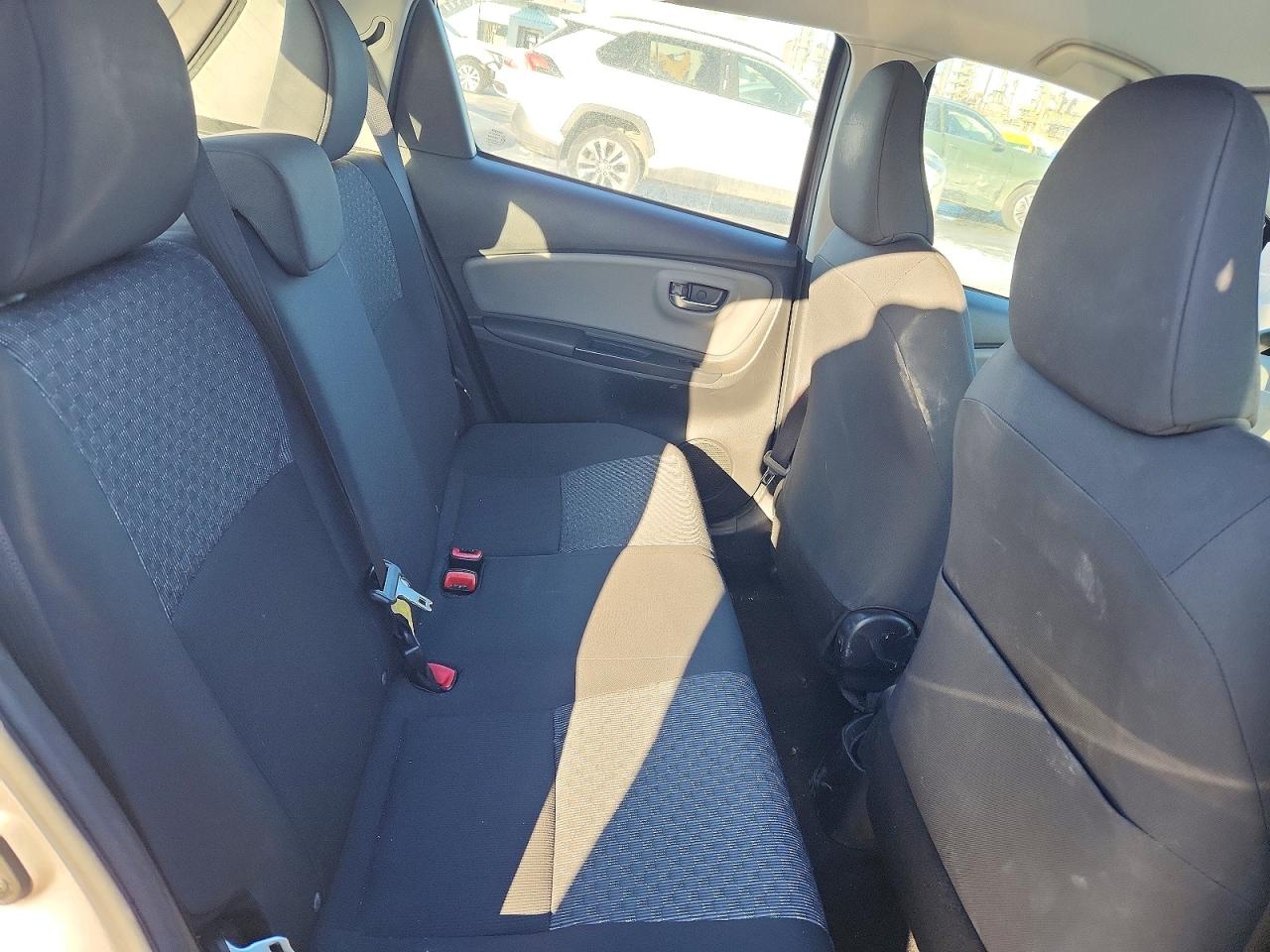 2015 TOYOTA YARIS 5-DOOR L photo 10