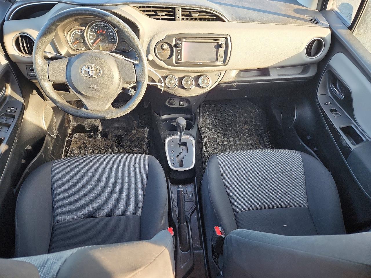 2015 TOYOTA YARIS 5-DOOR L photo 8
