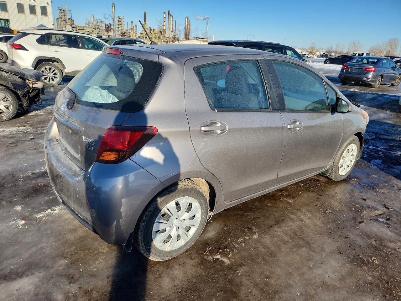 2015 TOYOTA YARIS 5-DOOR L photo 3