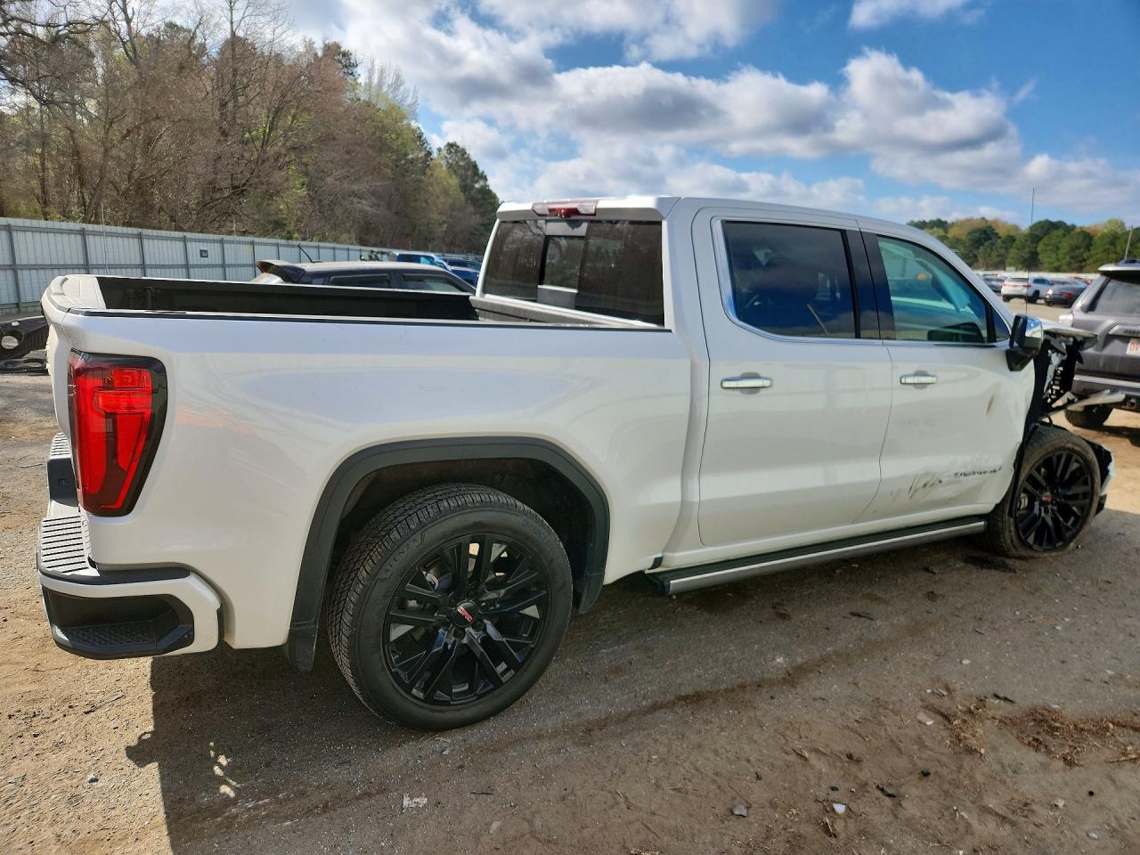 2025 GMC SIERRA K1500 DENALI photo 7