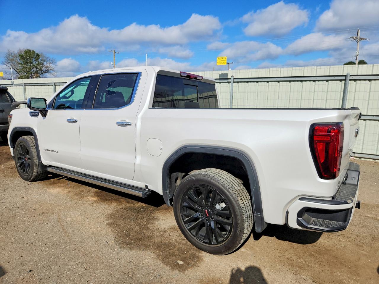 2025 GMC SIERRA K1500 DENALI photo 4