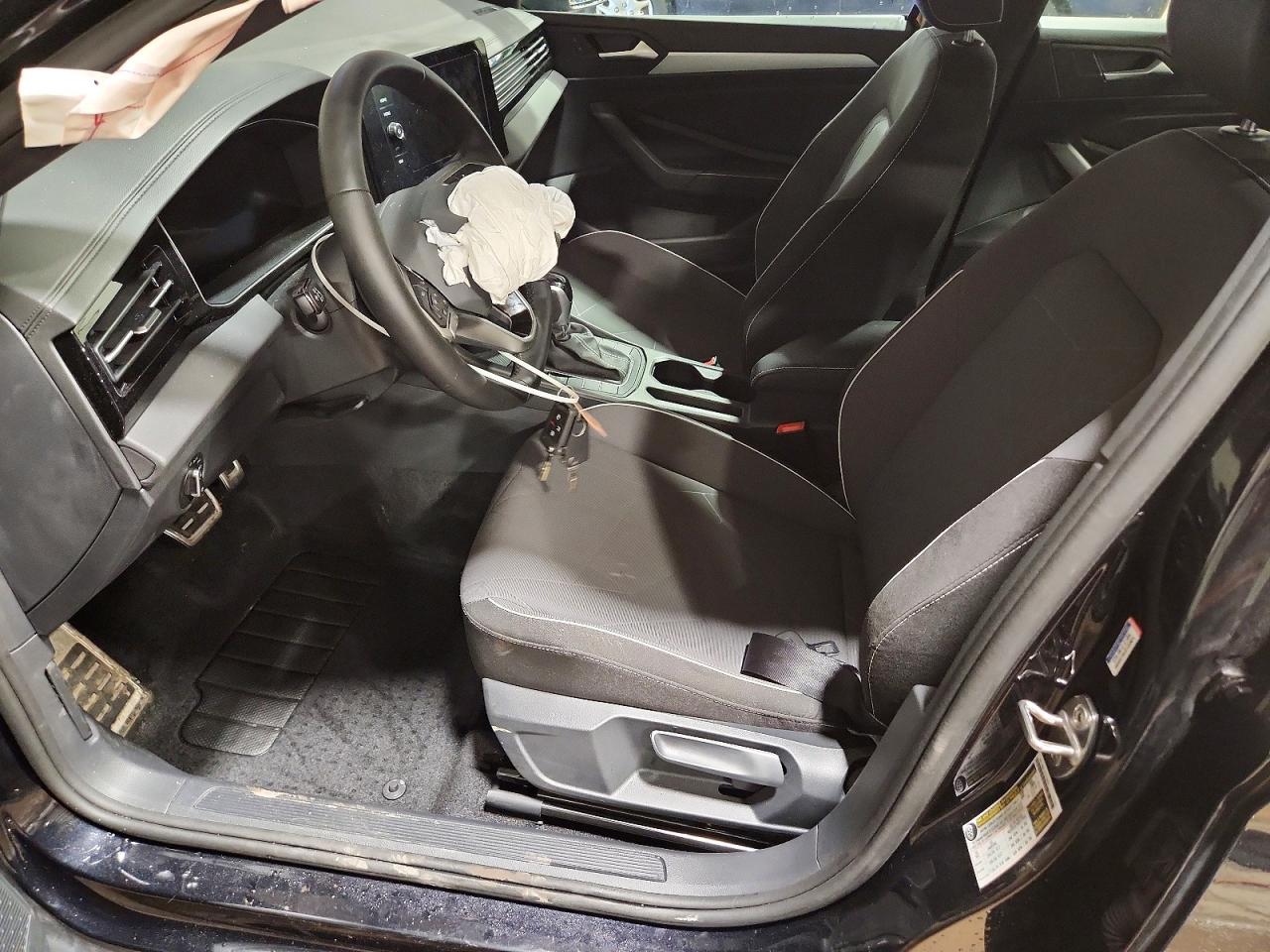 2025 VOLKSWAGEN JETTA SPORT photo 13