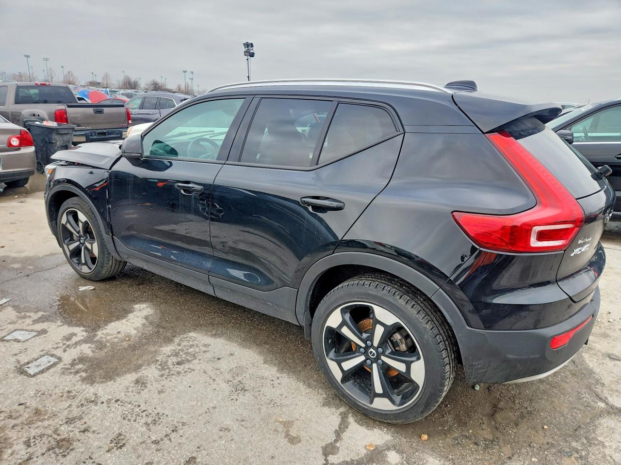2020 VOLVO XC40 T5 MOMENTUM photo 3