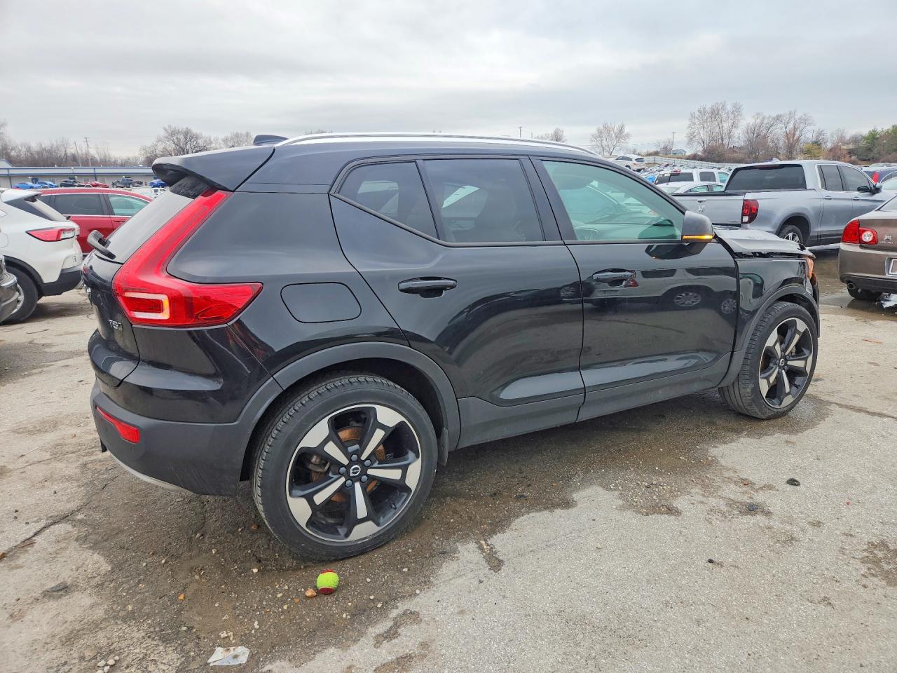 2020 VOLVO XC40 T5 MOMENTUM photo 5