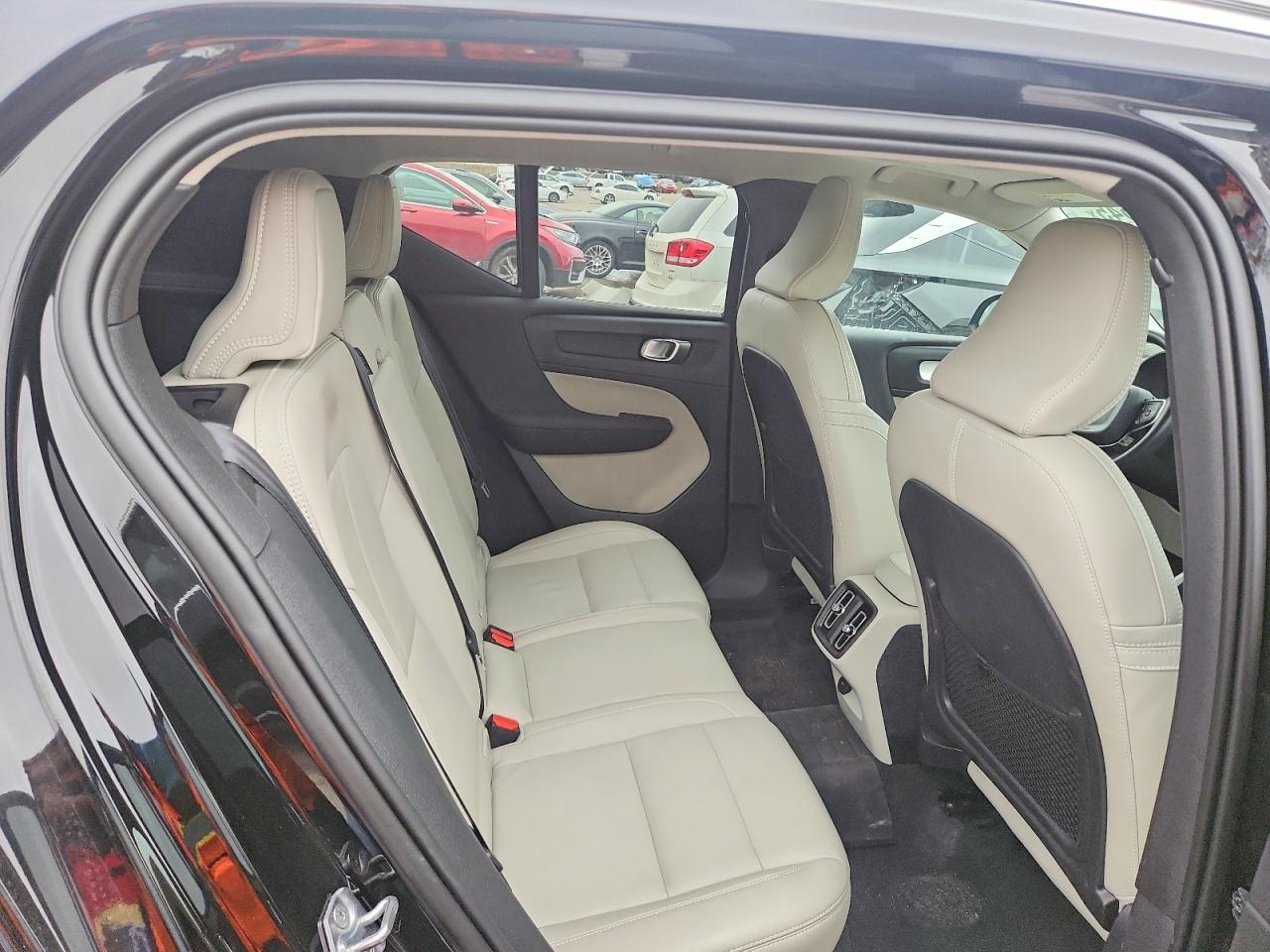 2020 VOLVO XC40 T5 MOMENTUM photo 21