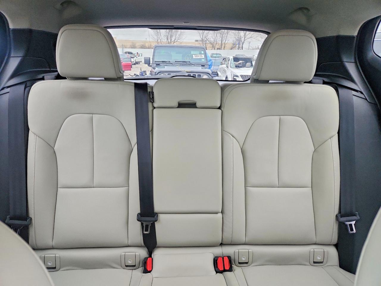 2020 VOLVO XC40 T5 MOMENTUM photo 19