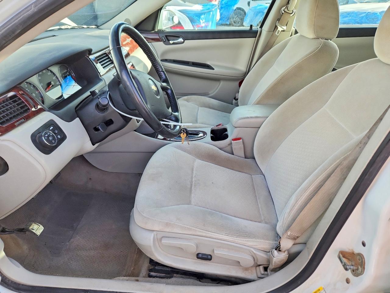 2010 CHEVROLET IMPALA LT photo 7