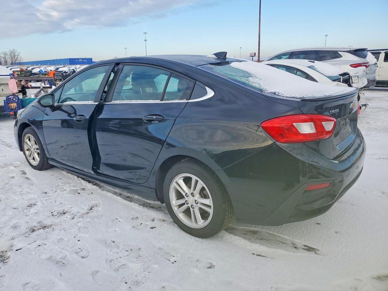 2017 CHEVROLET CRUZE LT photo 4