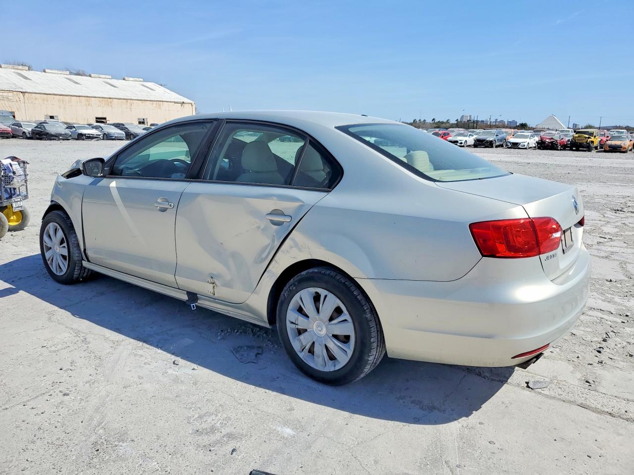 2011 VOLKSWAGEN JETTA SE photo 2