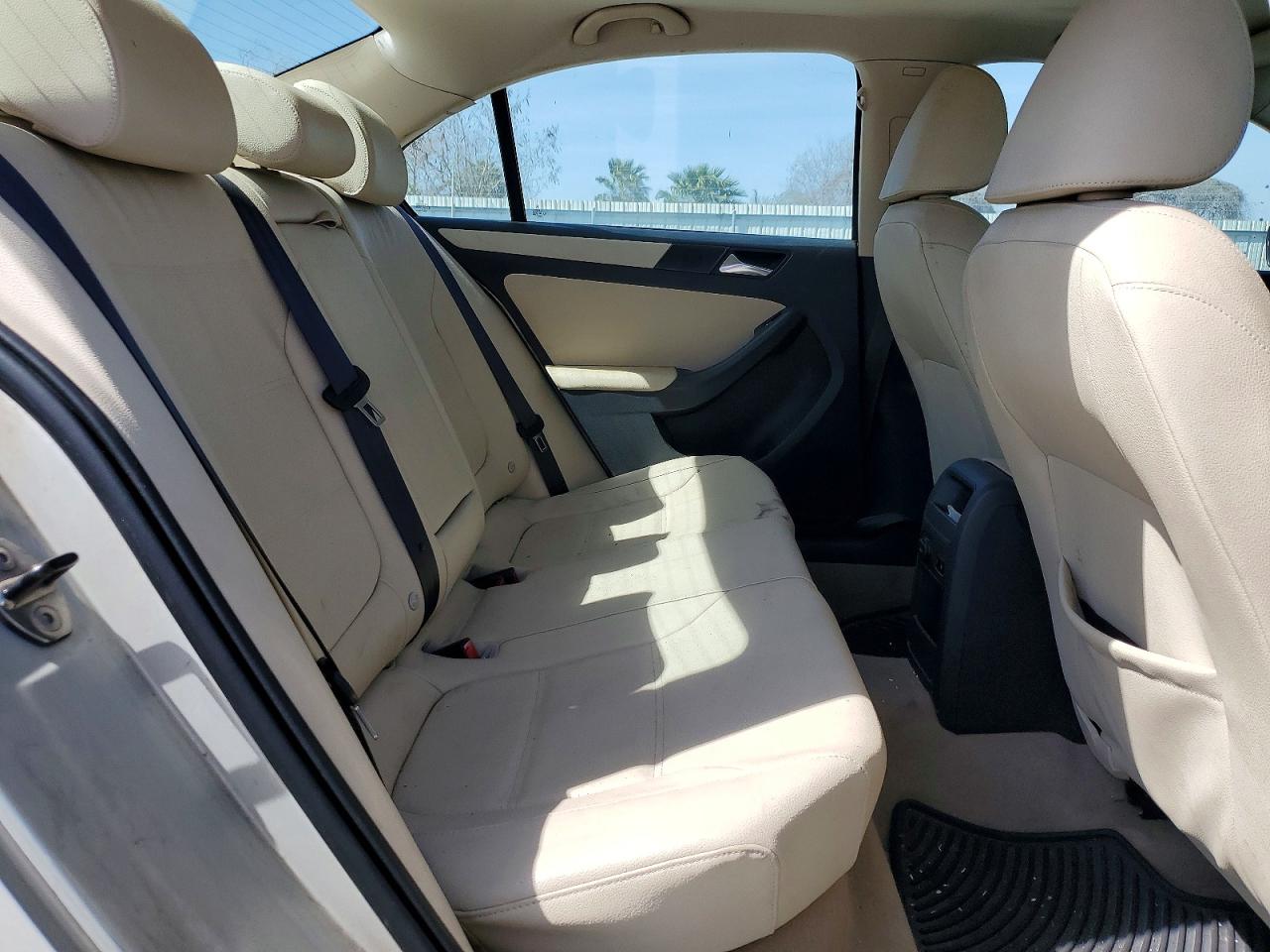 2011 VOLKSWAGEN JETTA SE photo 10