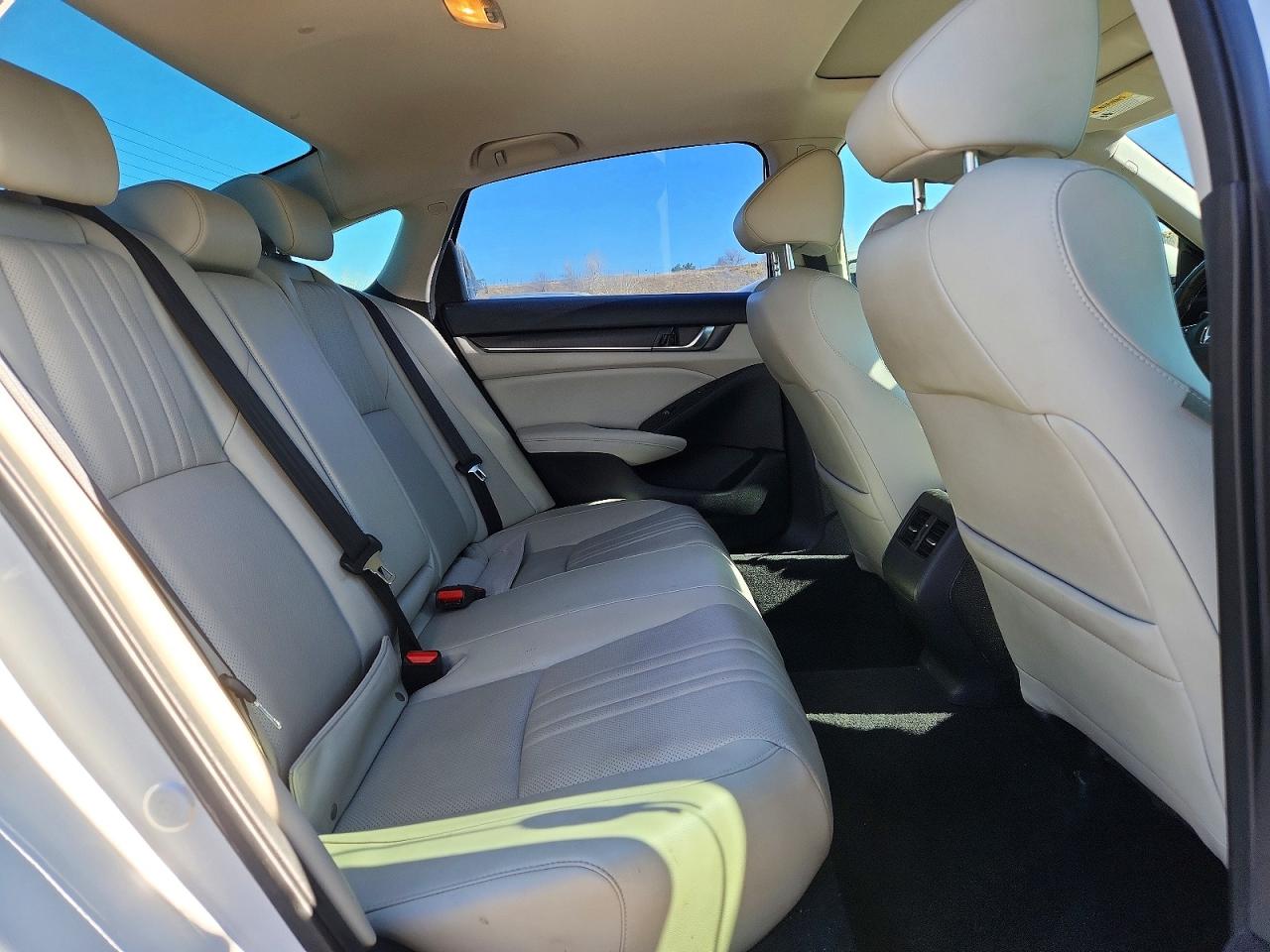2018 HONDA ACCORD TOURING photo 19