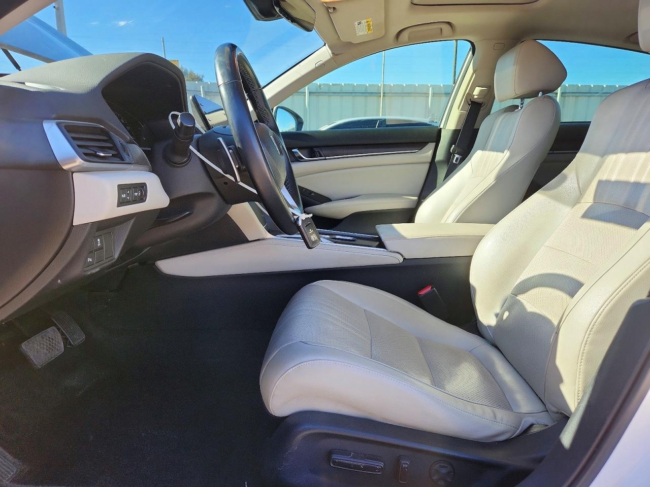 2018 HONDA ACCORD TOURING photo 13