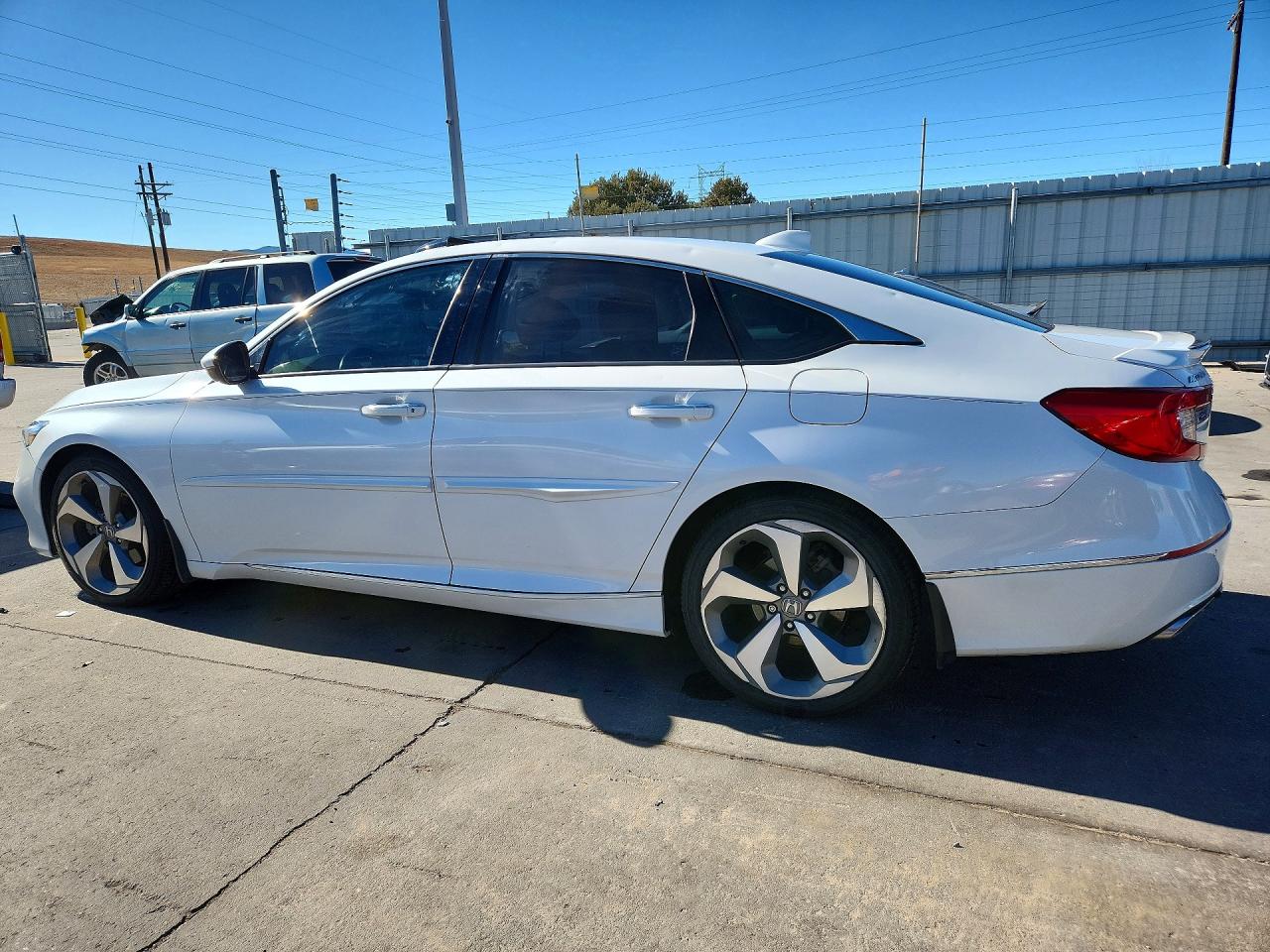 2018 HONDA ACCORD TOURING photo 3