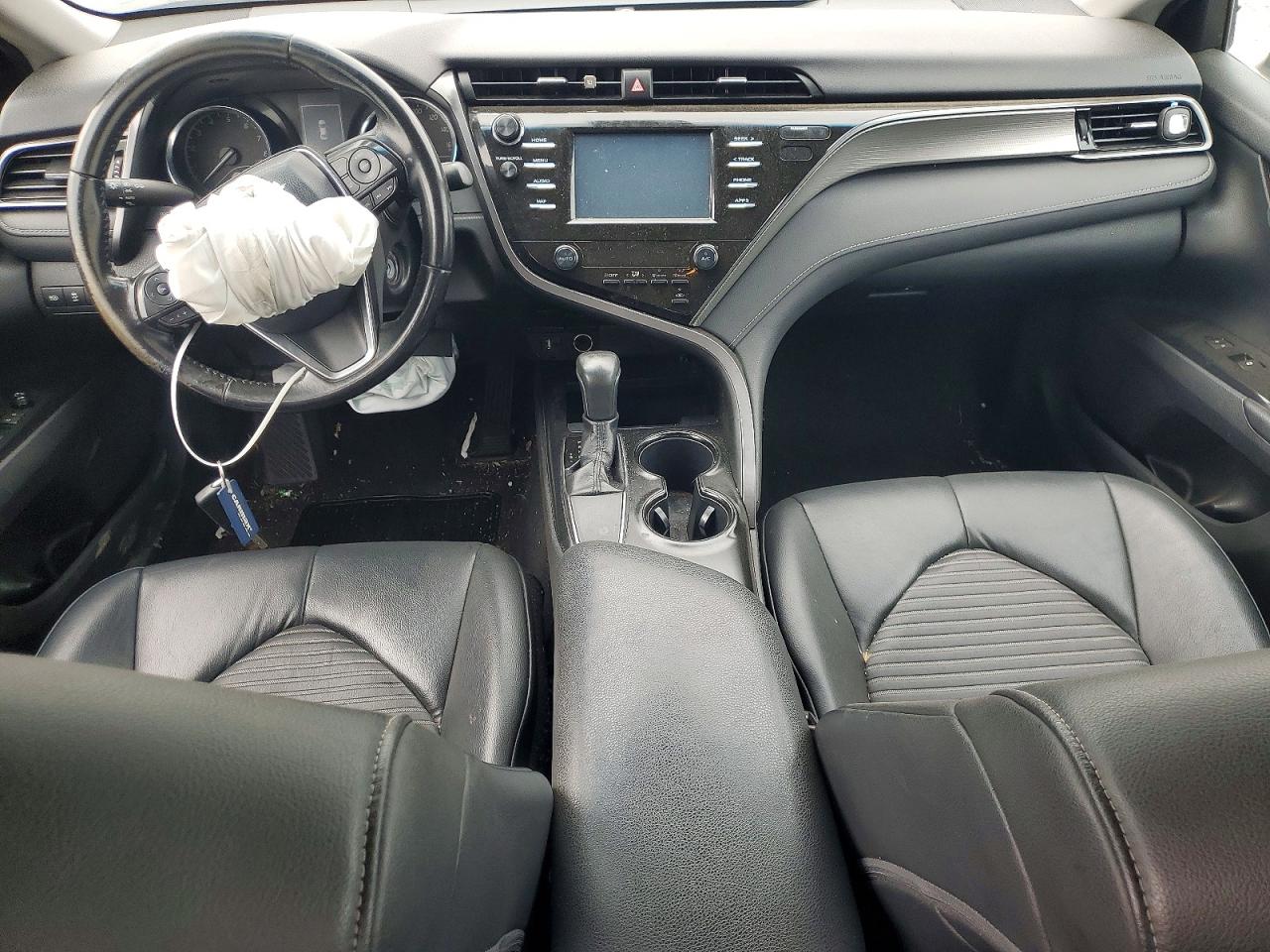 2019 TOYOTA CAMRY SE photo 15