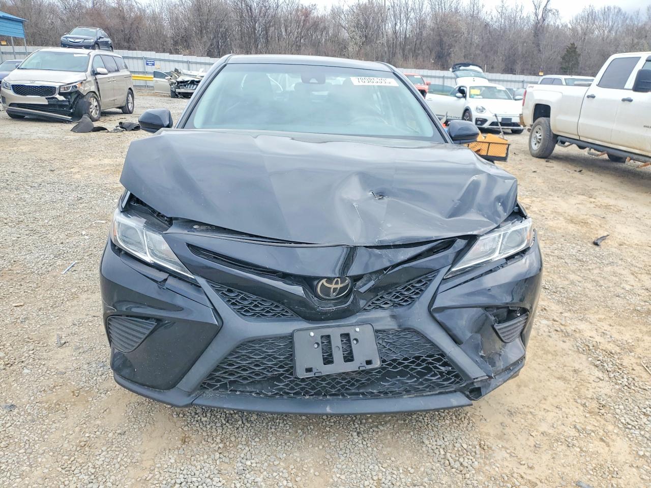 2019 TOYOTA CAMRY SE photo 9