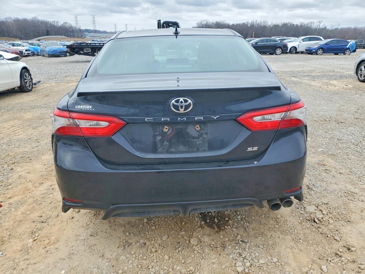2019 TOYOTA CAMRY SE photo 11