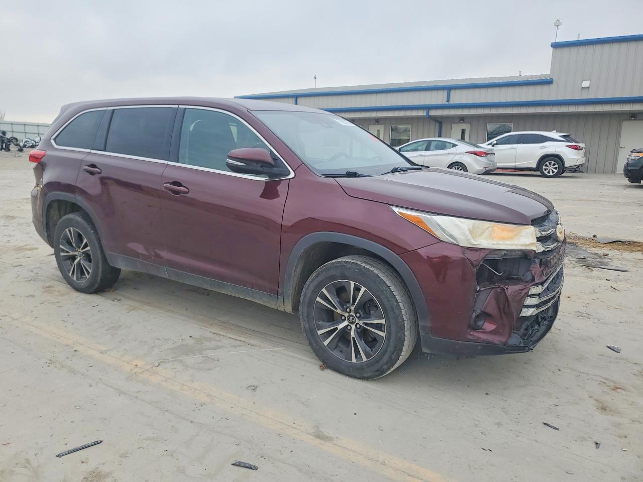 2019 TOYOTA HIGHLANDER LE photo 4