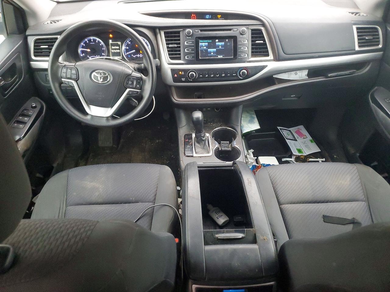 2019 TOYOTA HIGHLANDER LE photo 8