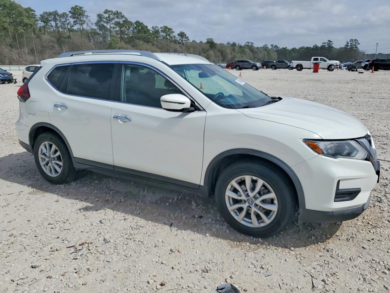 2019 NISSAN ROGUE SV photo 4