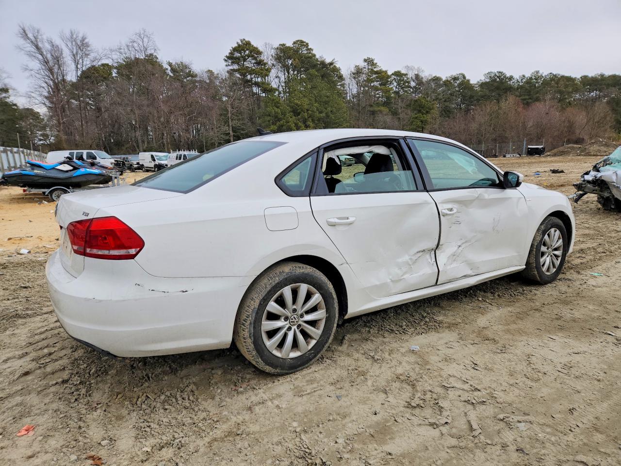 2014 VOLKSWAGEN PASSAT S photo 3