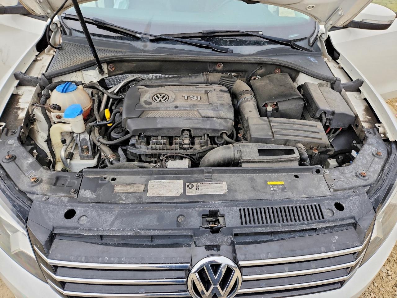 2014 VOLKSWAGEN PASSAT S photo 11