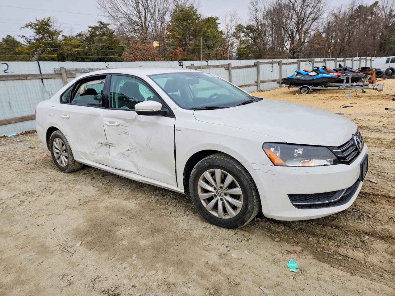 2014 VOLKSWAGEN PASSAT S photo 4