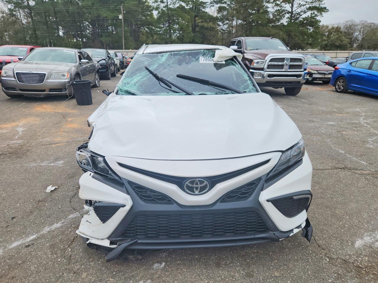 2024 TOYOTA CAMRY SE photo 9