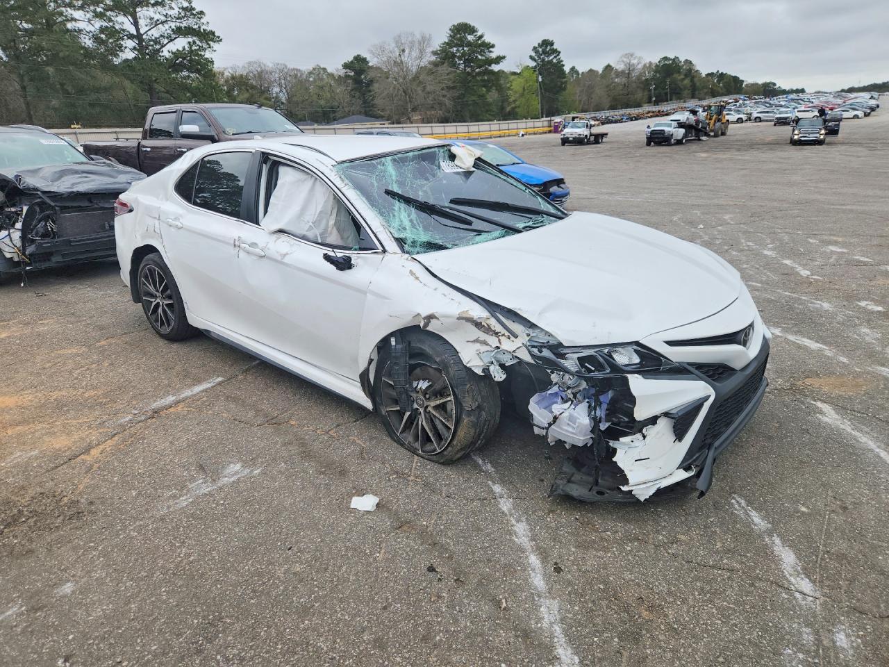 2024 TOYOTA CAMRY SE photo 7