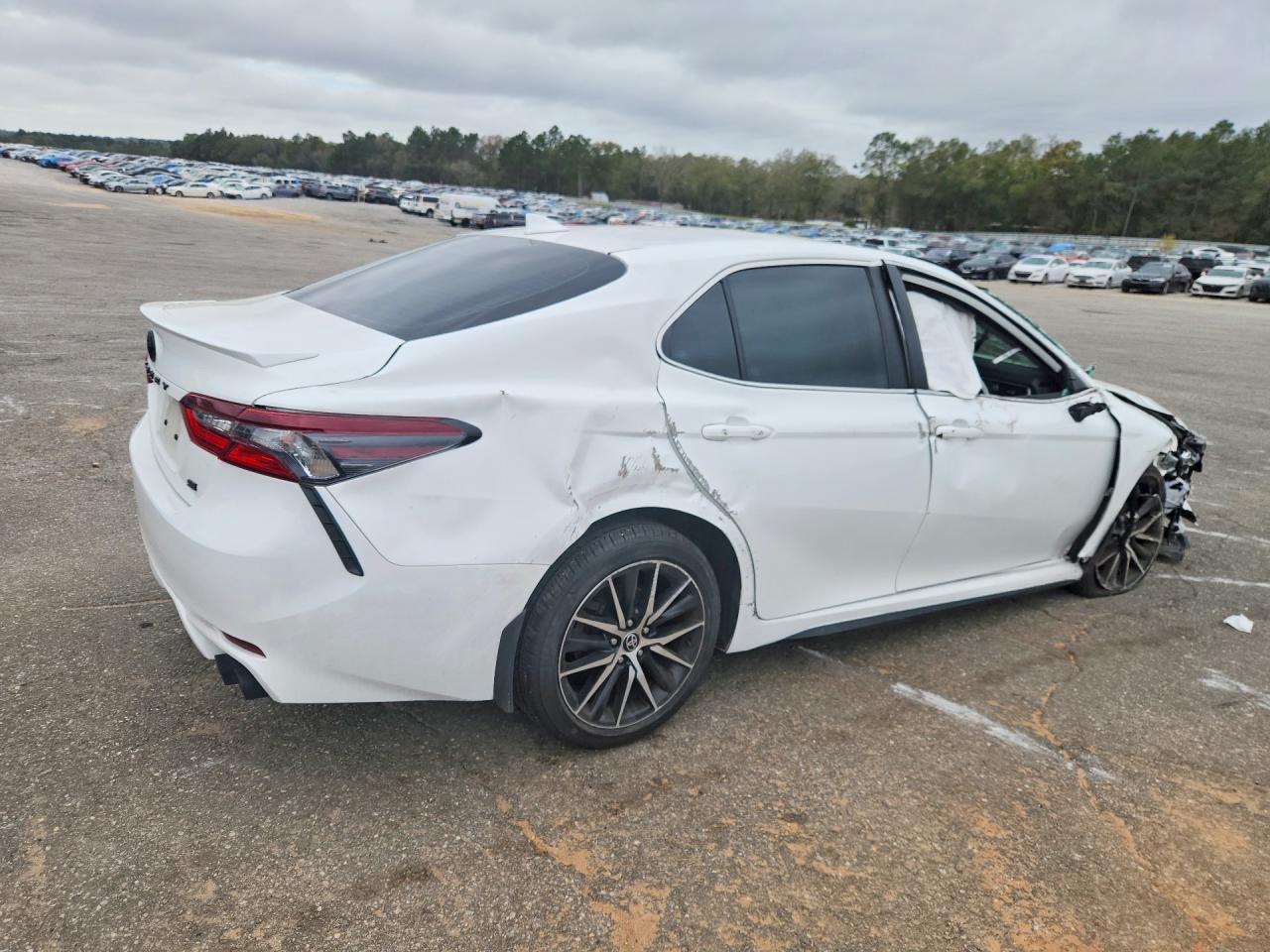 2024 TOYOTA CAMRY SE photo 5
