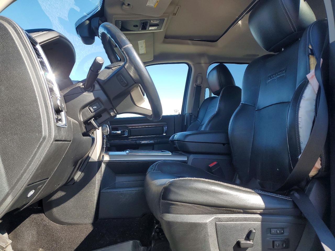 2013 RAM 1500 LARAMIE photo 13