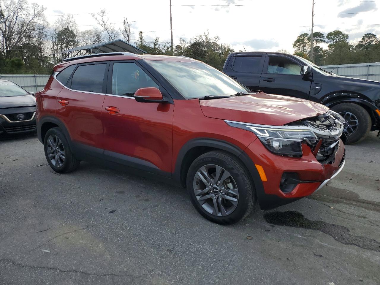 2023 KIA SELTOS S photo 4