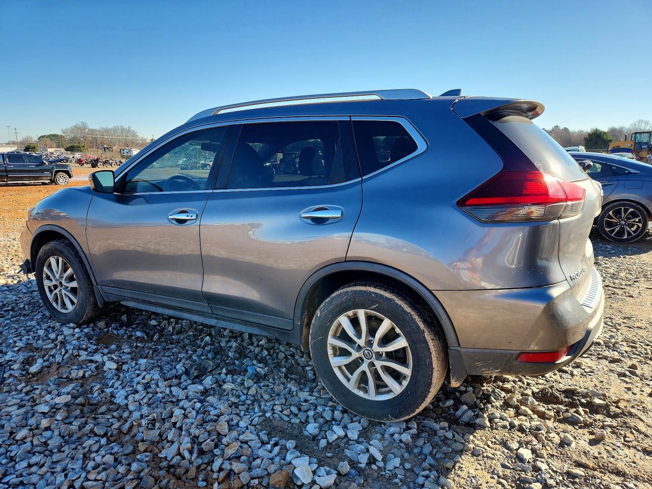 2018 NISSAN ROGUE SV photo 2