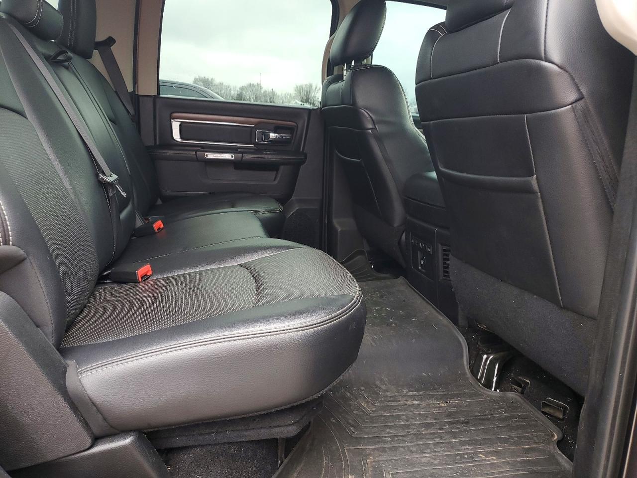 2017 RAM 1500 LARAMIE photo 19