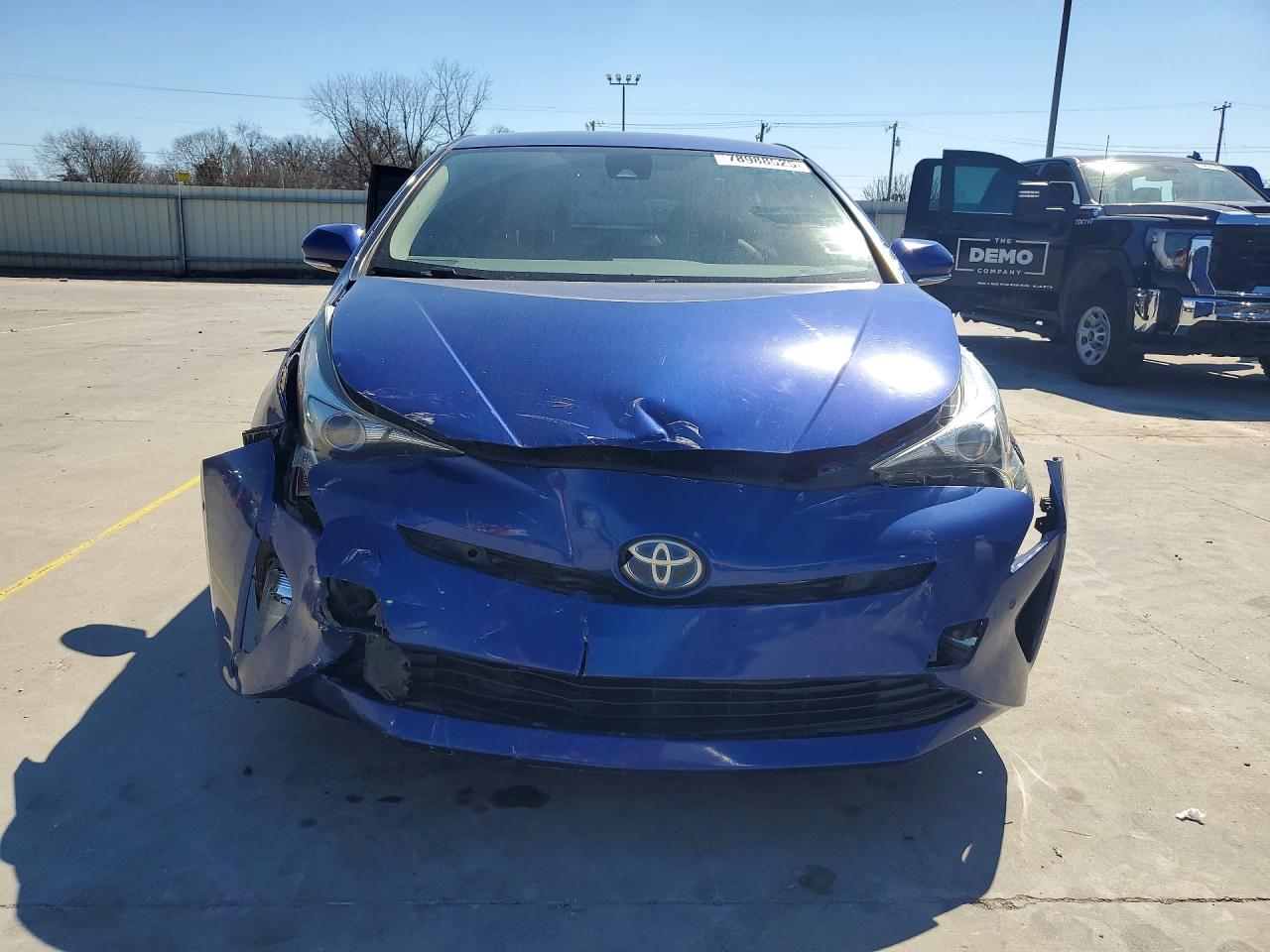 2017 TOYOTA PRIUS TWO photo 5