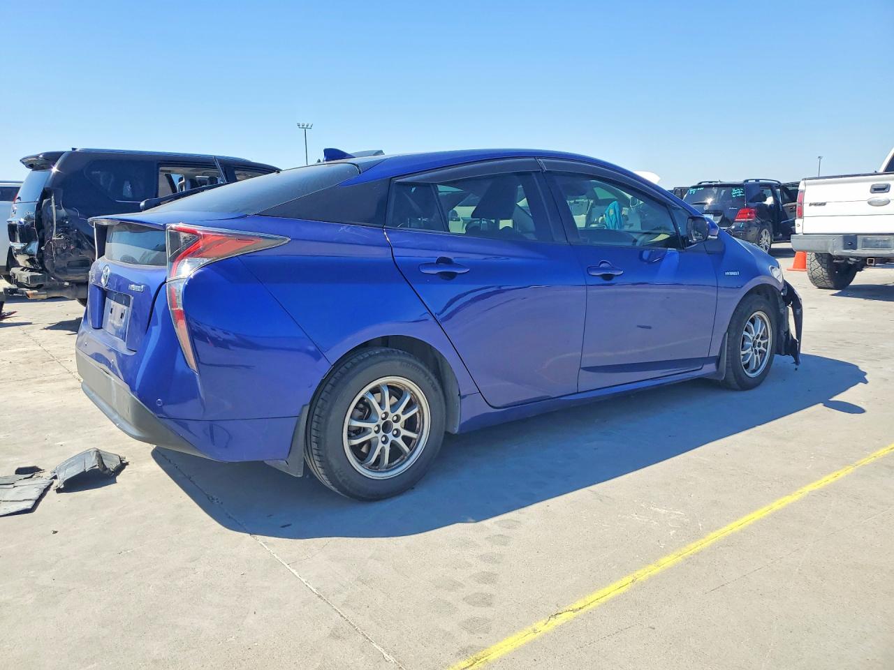 2017 TOYOTA PRIUS TWO photo 3