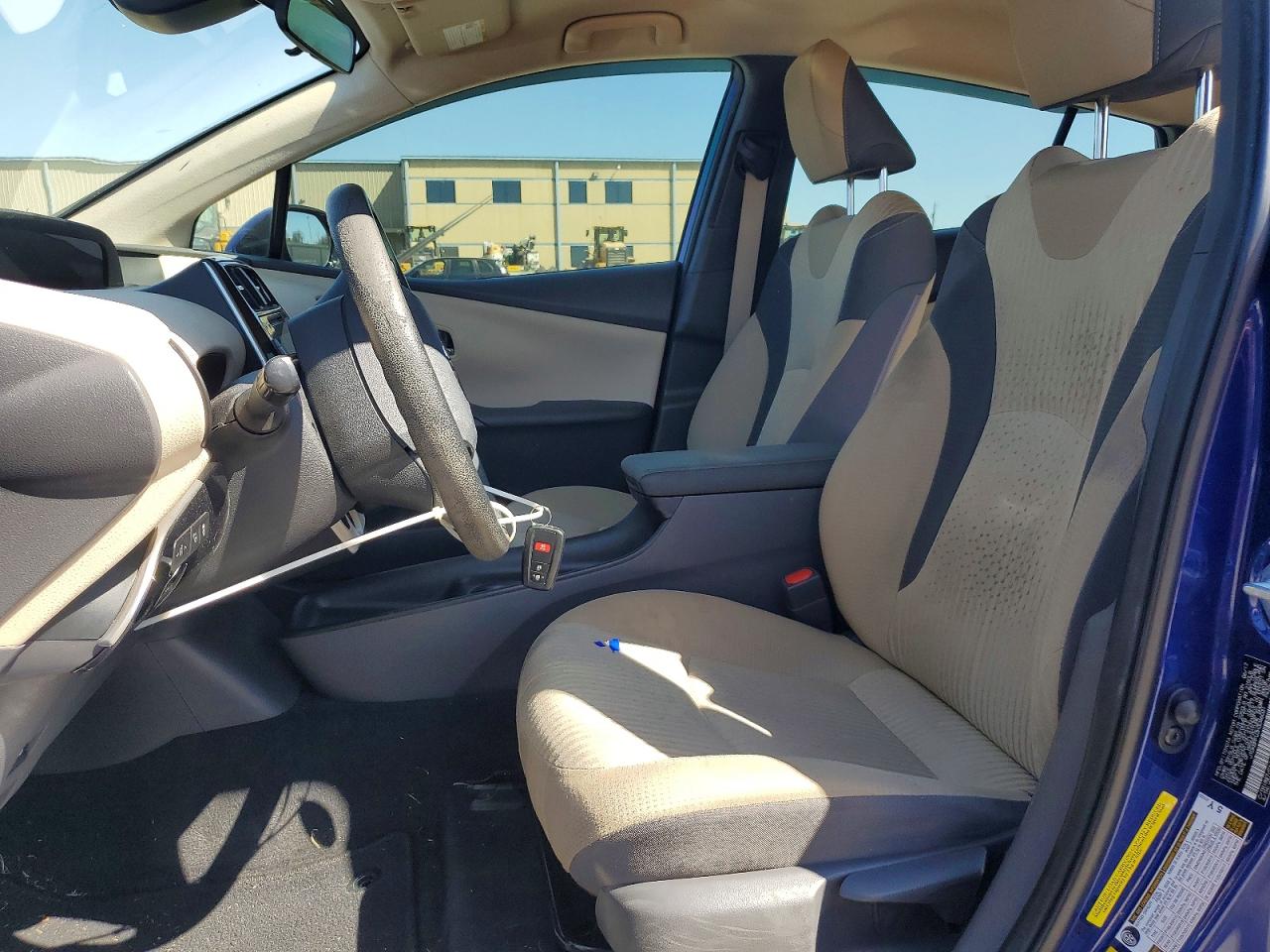 2017 TOYOTA PRIUS TWO photo 7