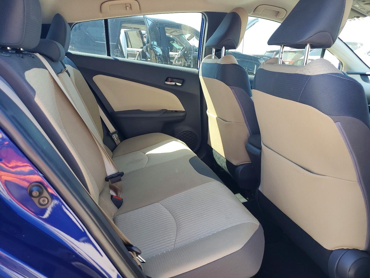 2017 TOYOTA PRIUS TWO photo 10