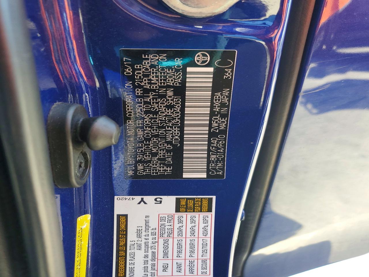 2017 TOYOTA PRIUS TWO photo 12