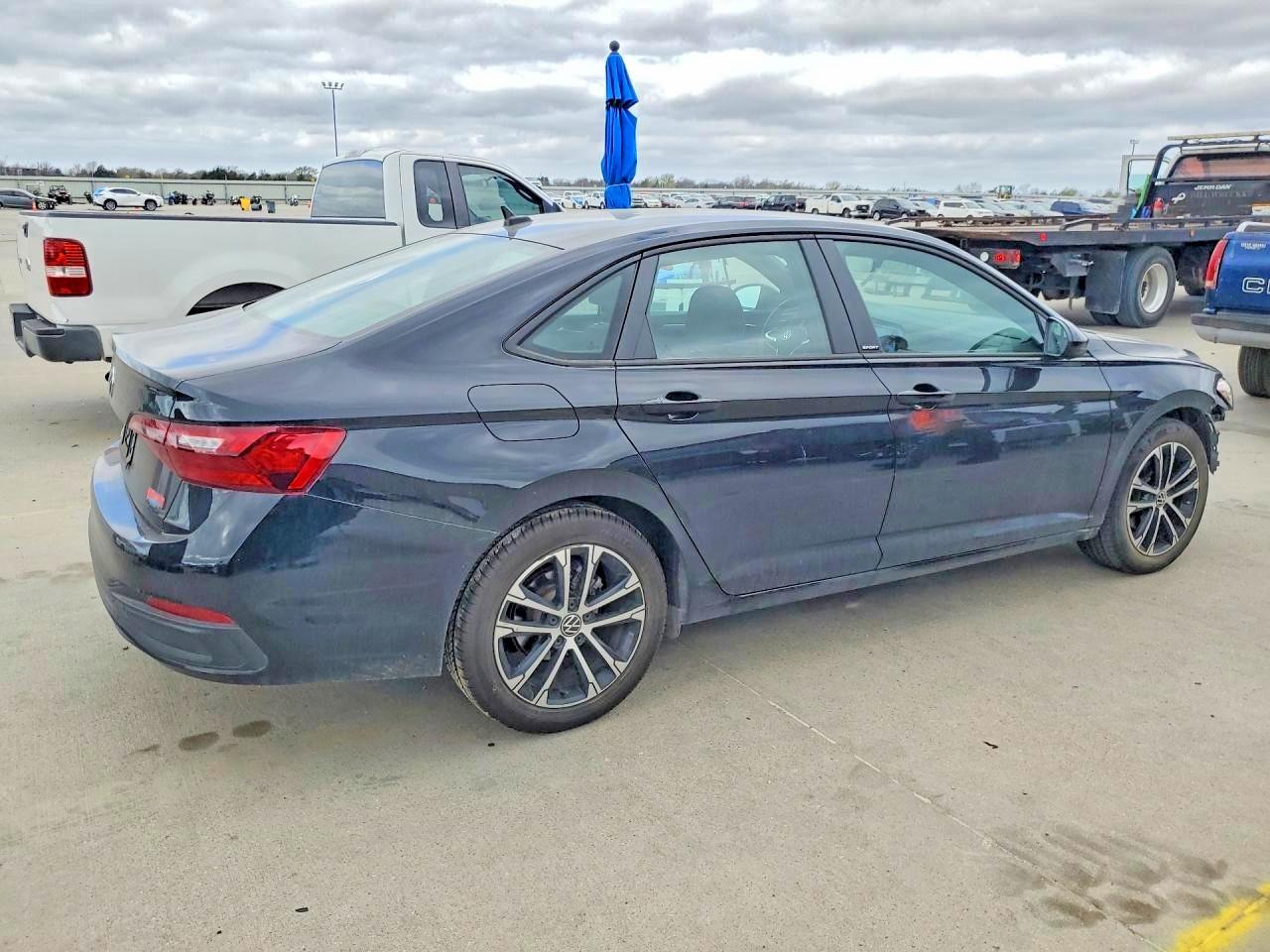 2024 VOLKSWAGEN JETTA SPORT photo 3