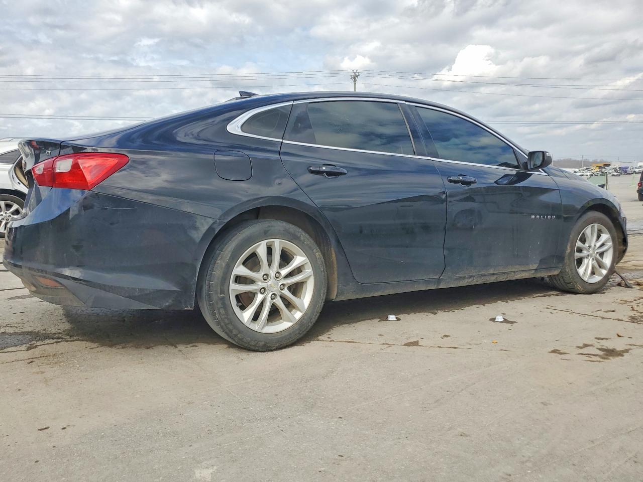 2016 CHEVROLET MALIBU LT photo 3