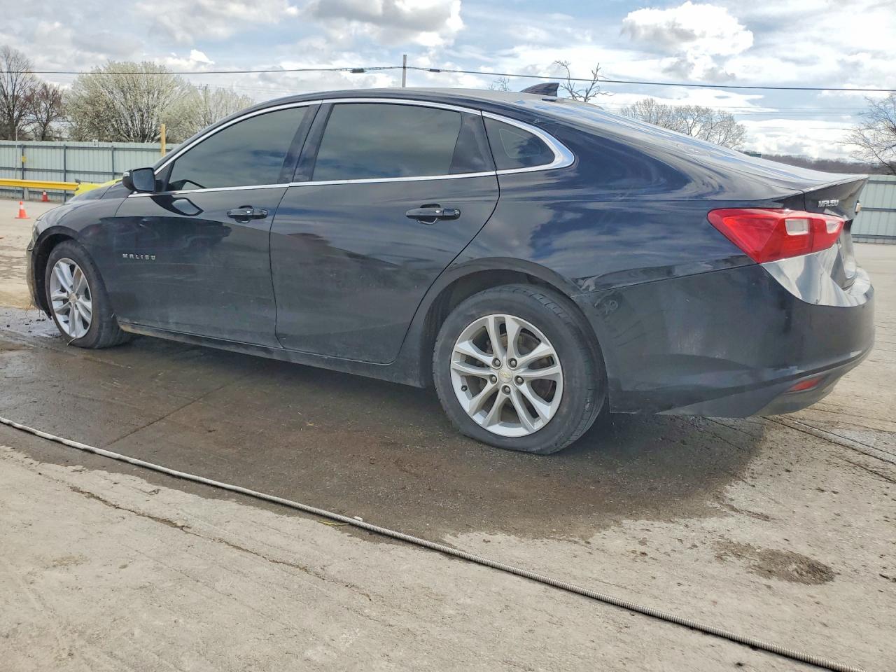 2016 CHEVROLET MALIBU LT photo 2